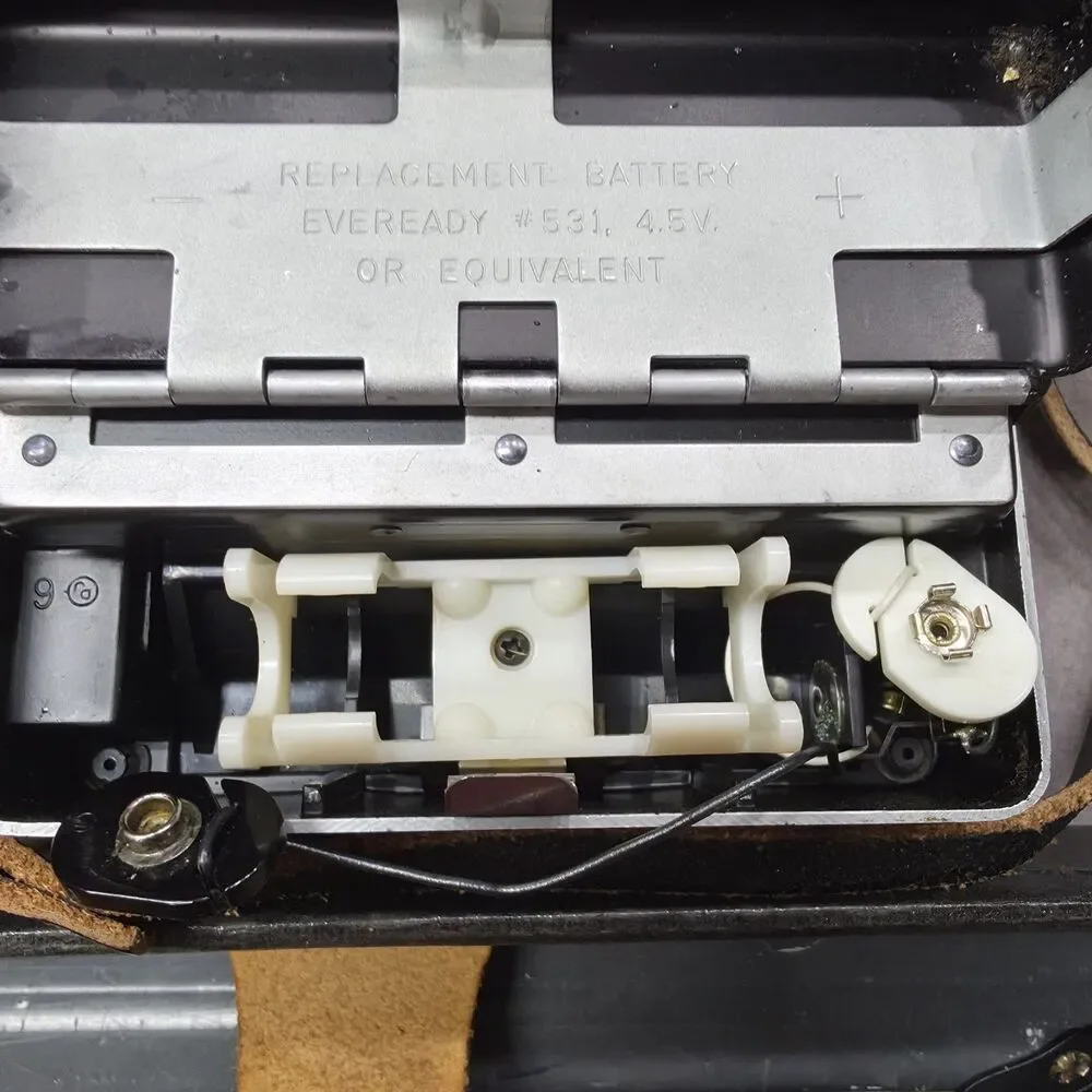 VTG Polaroid Land Camera 100 w/Case Flash Manual Photography Collectible Vintage